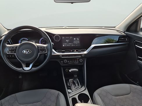 Used 2020 Kia Niro LXS FWD image 31