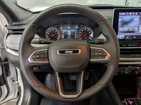 Used 2023 Jeep Compass Latitude AWD/4WD image 16