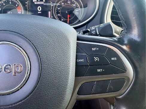 Used 2020 Jeep Cherokee Latitude w/ Cold Weather Group AWD/4WD image 21