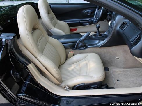 Used 2002 Chevrolet Corvette Coupe w/ Preferred Equipment Group2 RWD image 37