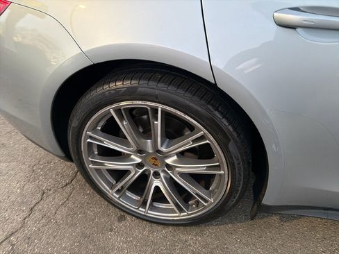 Used 2019 Porsche Panamera 4 image 5