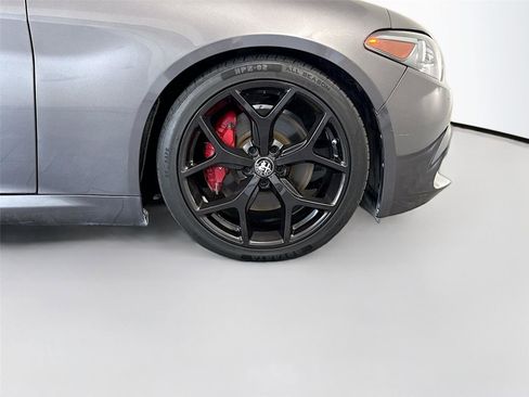 Used 2020 Alfa Romeo Giulia w/ Nero Edizione RWD image 21
