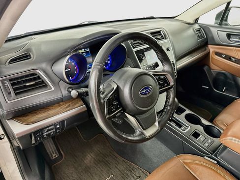 Used 2019 Subaru Outback 3.6R Touring w/ Popular Package #3A AWD/4WD image 10