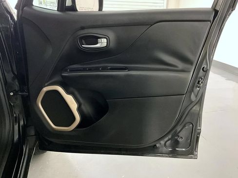 Used 2017 Jeep Renegade Limited AWD/4WD image 17