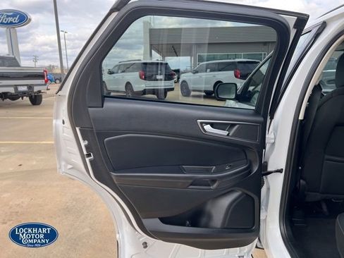 Used 2022 Ford Edge SE image 13