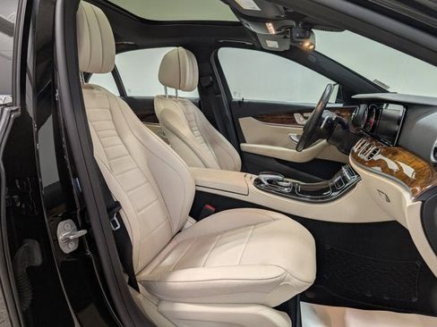 Used 2018 Mercedes-Benz E 400 4MATIC Sedan image 21