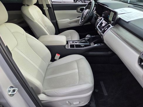 Used 2023 Kia Sorento EX w/ Panoramic Sunroof Package image 17