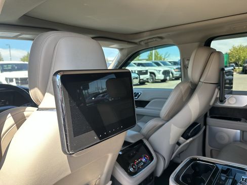 Used 2018 Lincoln Navigator L Reserve w/ Technology Package AWD/4WD image 26