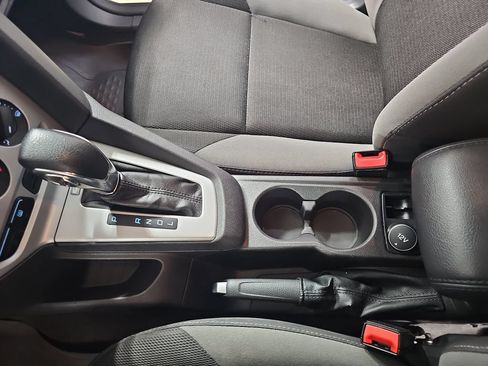 Used 2014 Ford Focus SE FWD image 28