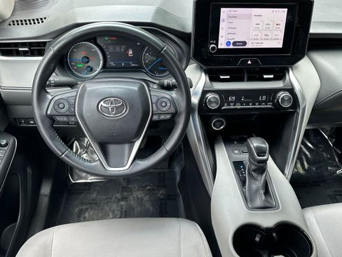 Used 2023 Toyota Venza LE AWD/4WD image 13