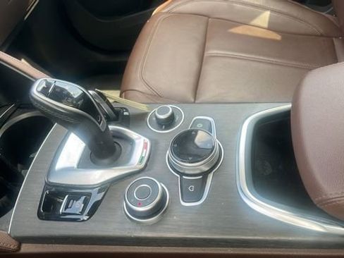 Used 2021 Alfa Romeo Stelvio Ti w/ Nero Edizione image 10