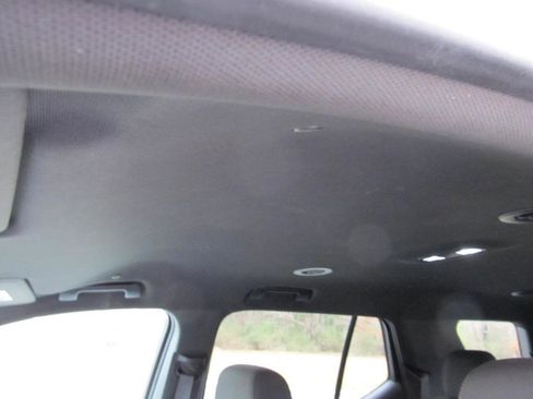 Used 2023 Chevrolet Traverse LT image 25