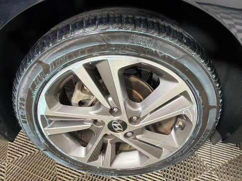 Used 2017 Hyundai Elantra Limited image 17