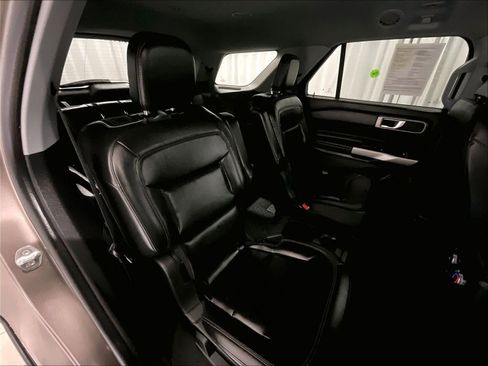 Used 2021 Ford Explorer XLT w/ Equipment Group 202A image 16