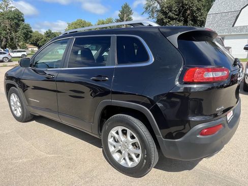 Used 2015 Jeep Cherokee Latitude w/ Cold Weather Group image 11