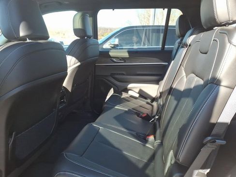 New 2025 Jeep Grand Cherokee L Limited image 10