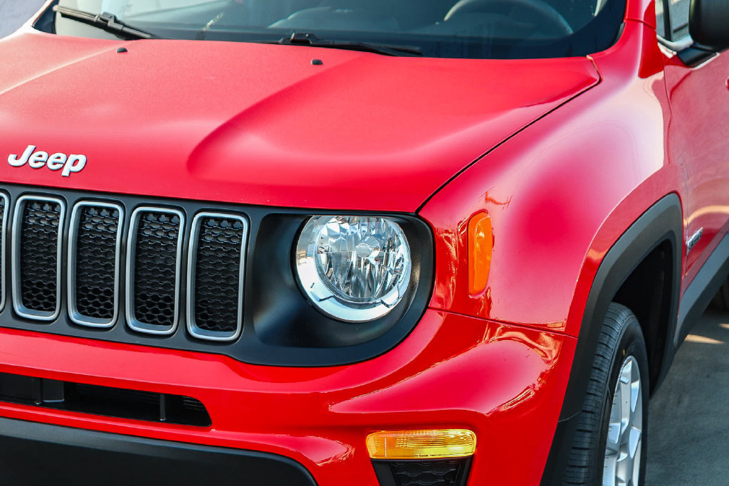 Used 2023 Jeep Renegade Latitude AWD/4WD image 5