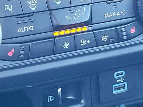 Used 2024 Ford Maverick Lariat w/ Black Appearance Package image 21