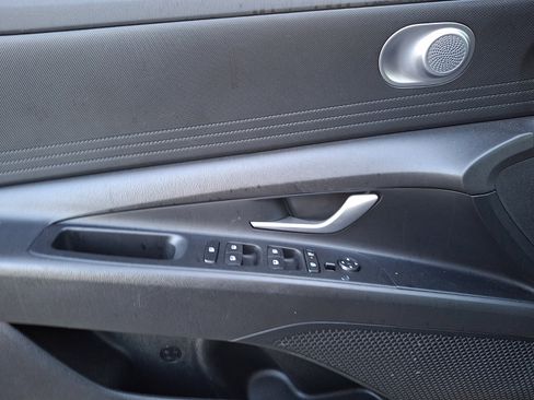 Certified 2024 Hyundai Elantra SEL image 12