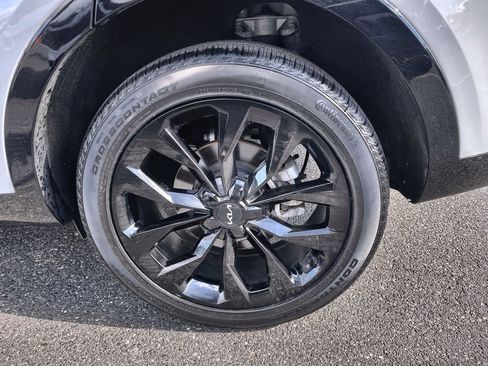 Certified 2023 Kia Sorento SX image 10