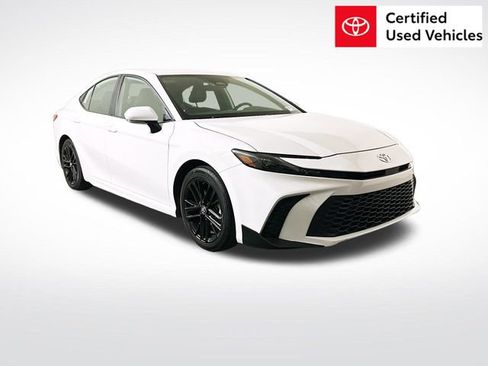 Certified 2025 Toyota Camry SE FWD image 1