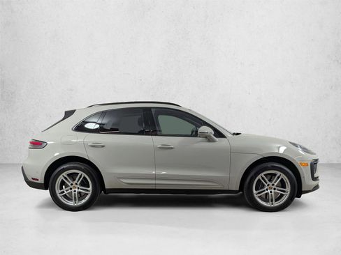 Certified 2022 Porsche Macan AWD/4WD image 8