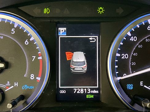 Used 2019 Toyota Highlander XLE FWD image 22
