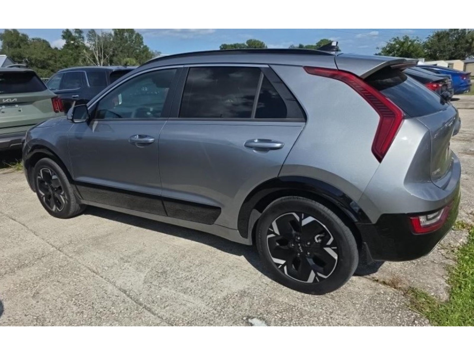 Used 2023 Kia Niro Wave FWD image 3