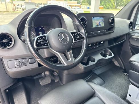 Used 2021 Mercedes-Benz Sprinter 2500 image 34