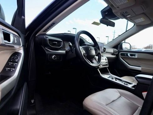 Used 2022 Ford Explorer XLT w/ Equipment Group 202A image 15