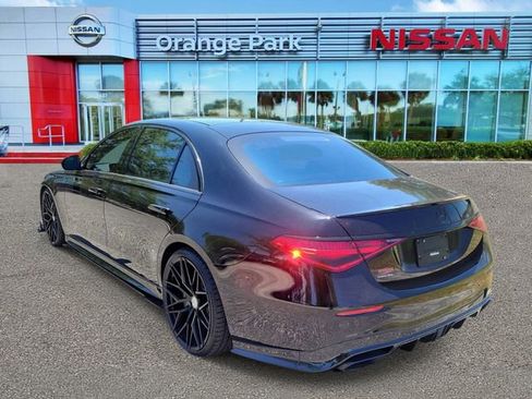 Used 2022 Mercedes-Benz S 580 4MATIC Sedan w/ AMG Line Package image 3