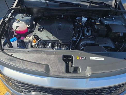 Used 2025 Kia Sportage LX FWD image 19