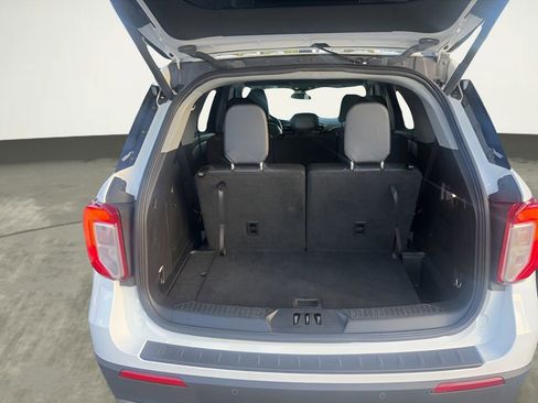 Used 2023 Ford Explorer XLT w/ Equipment Group 202A RWD image 14
