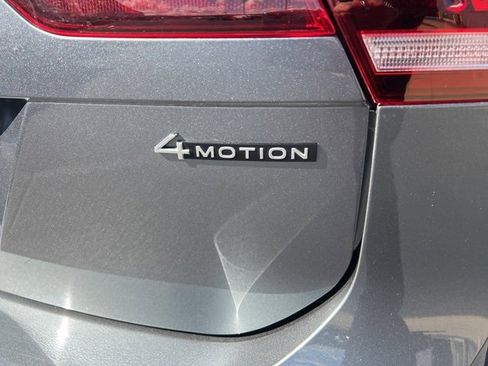 Used 2022 Volkswagen Tiguan SE image 9