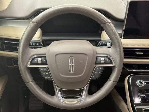Used 2023 Lincoln Nautilus FWD image 11