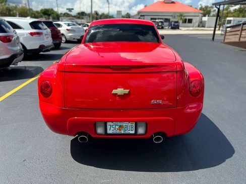 Used 2005 Chevrolet SSR w/ Preferred Equipment Group RWD image 13