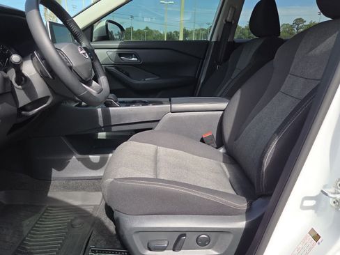Used 2025 Nissan Rogue SV FWD image 4