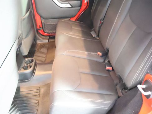 Used 2016 Jeep Wrangler Unlimited Sahara w/ Connectivity Group AWD/4WD image 45