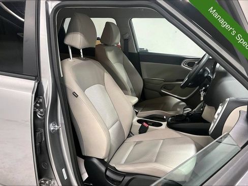 Used 2025 Kia Soul LX w/ LX Technology Package FWD image 9