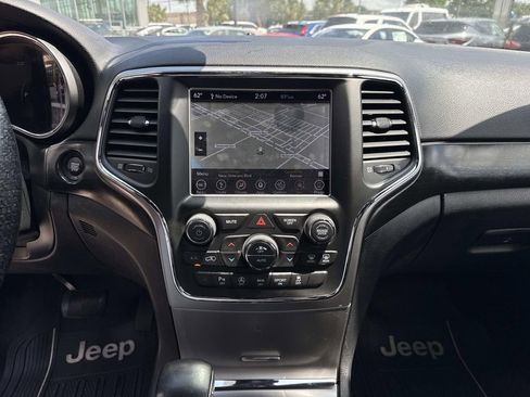 Used 2018 Jeep Grand Cherokee Laredo RWD image 25