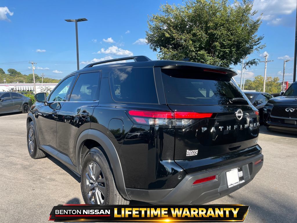 Used 2024 Nissan Pathfinder SV FWD image 4