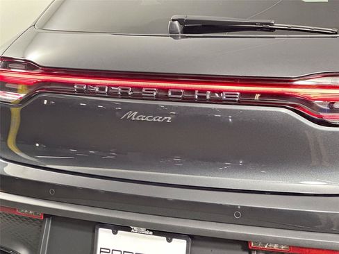 Certified 2026 Porsche Macan AWD/4WD image 17