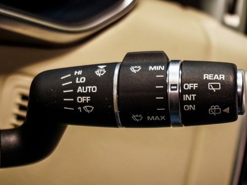 Used 2020 Land Rover Range Rover HSE image 35