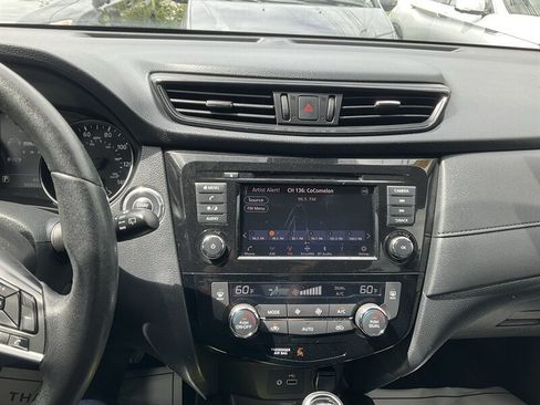 Used 2019 Nissan Rogue SV AWD/4WD image 30