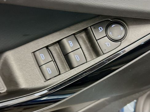 Used 2025 Chevrolet Equinox LT AWD/4WD image 15
