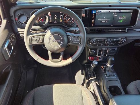Used 2024 Jeep Gladiator Rubicon AWD/4WD image 7