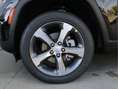 New 2025 Jeep Grand Cherokee Limited w/ Luxury Tech Group II image 38