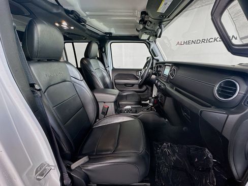 Used 2022 Jeep Wrangler Unlimited Sahara image 28