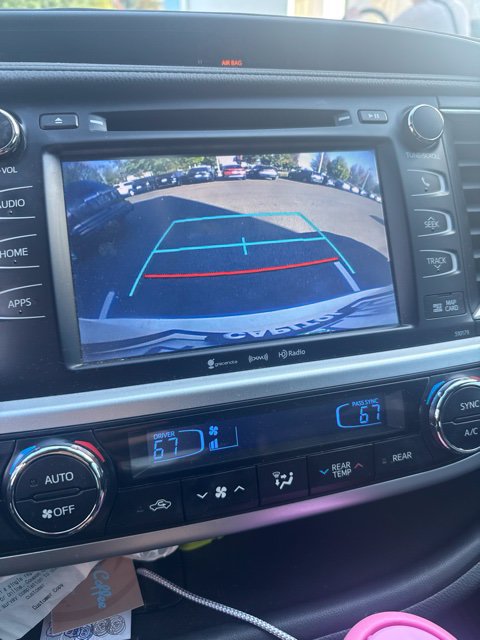 Used 2018 Toyota Highlander SE AWD/4WD image 3