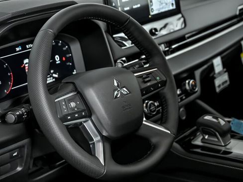 New 2026 Mitsubishi Outlander SE AWD/4WD image 16